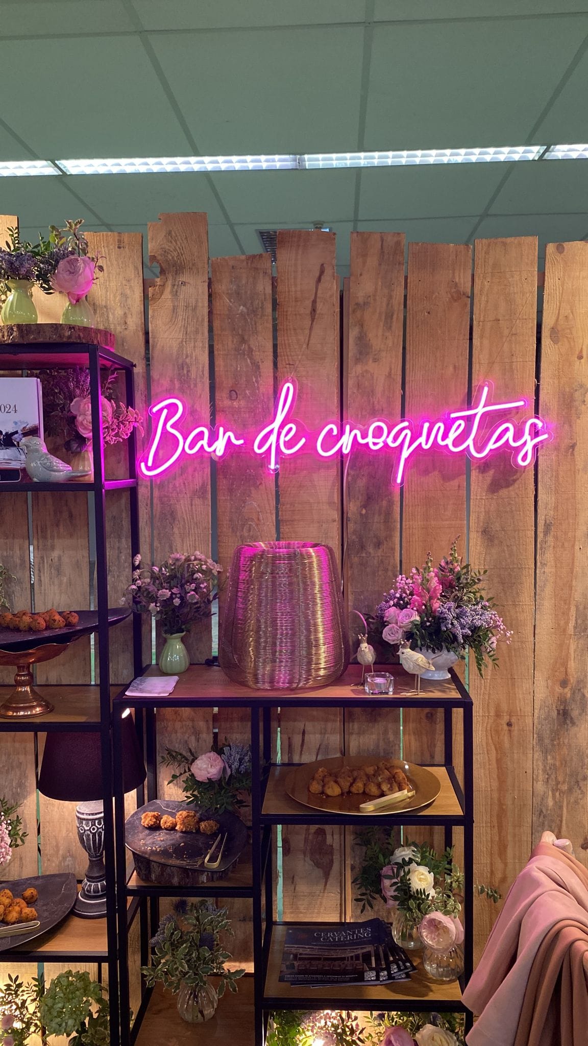 Letrero Led Online Bar de Croquetas