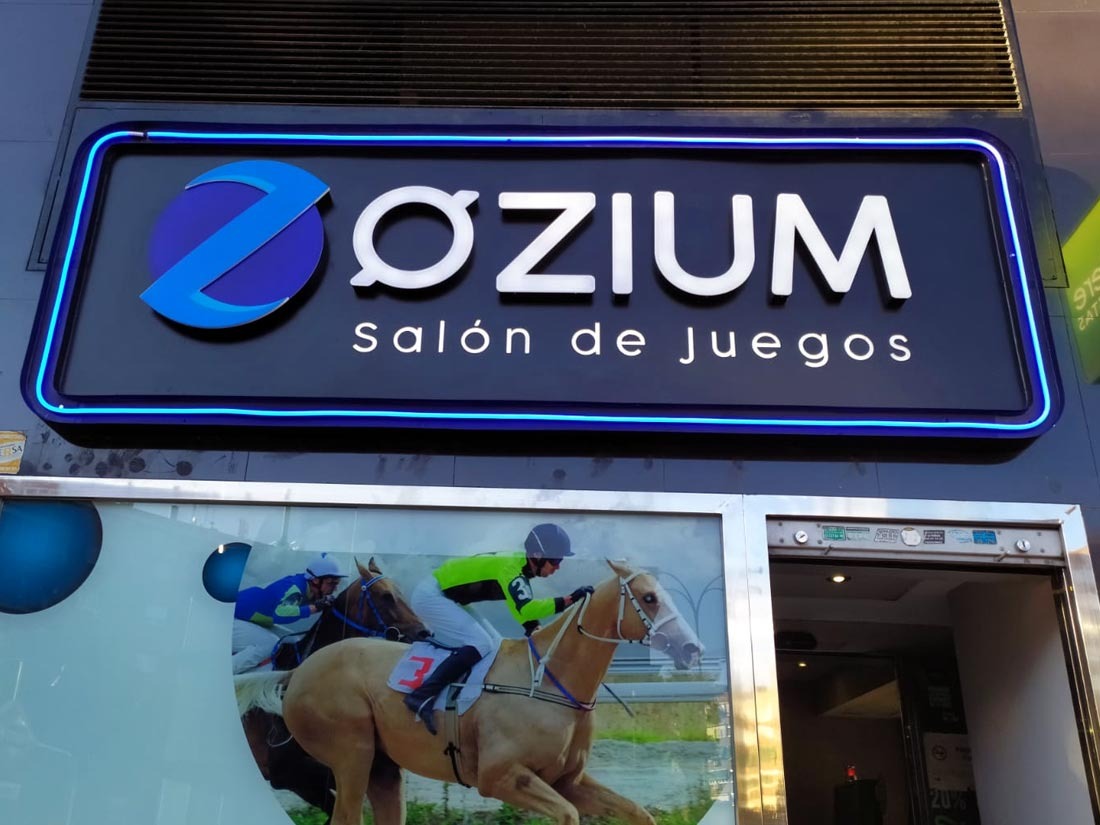 Rótulos Corpóreos Retroiluminadas Ozim