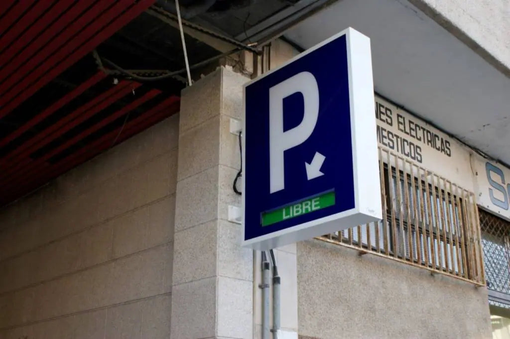 Banderola Iluminada Parking