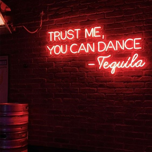 Neón de Texto Rojo "Trust Me, You Can Dance"